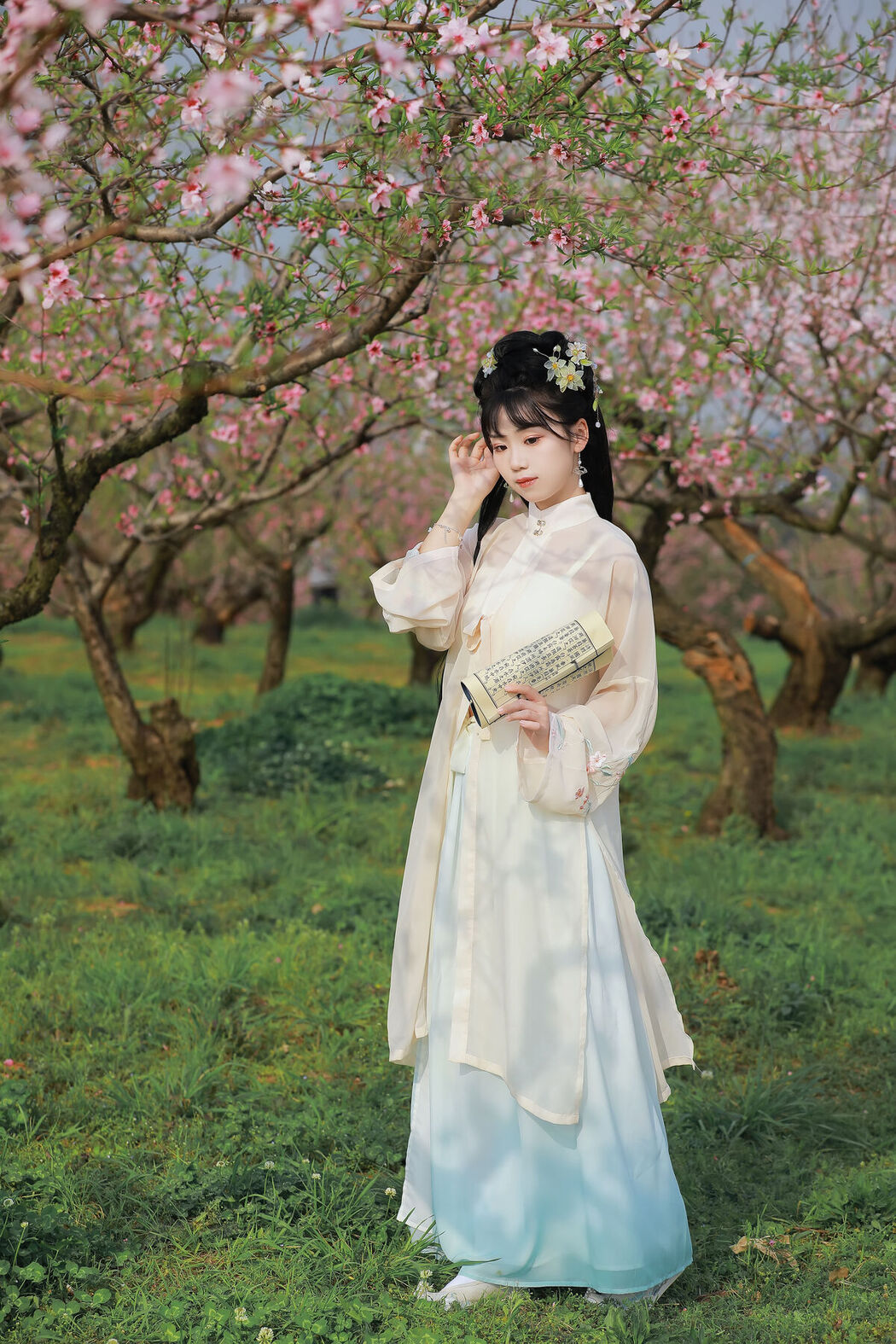 YiTuYu艺图语 Vol.8461 周周Ay (23P)