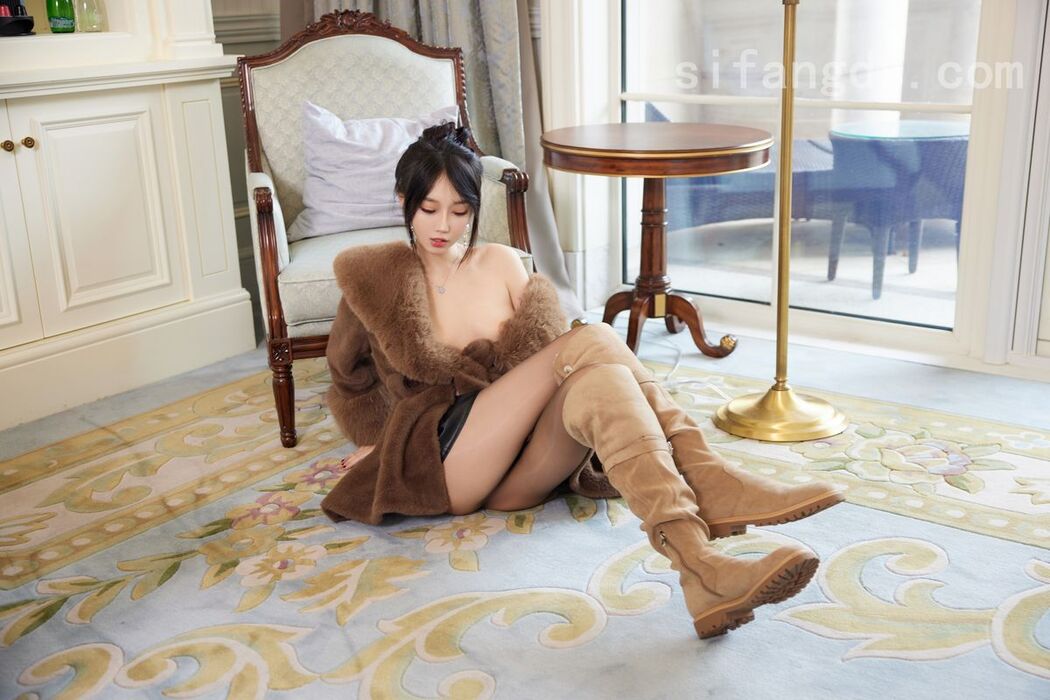 XR Uncensored Yue Er Yue Er 玥儿玥er &#8211; R18 秀人网模特 魅力皮草 Part01 (47P &#8211; 5V)