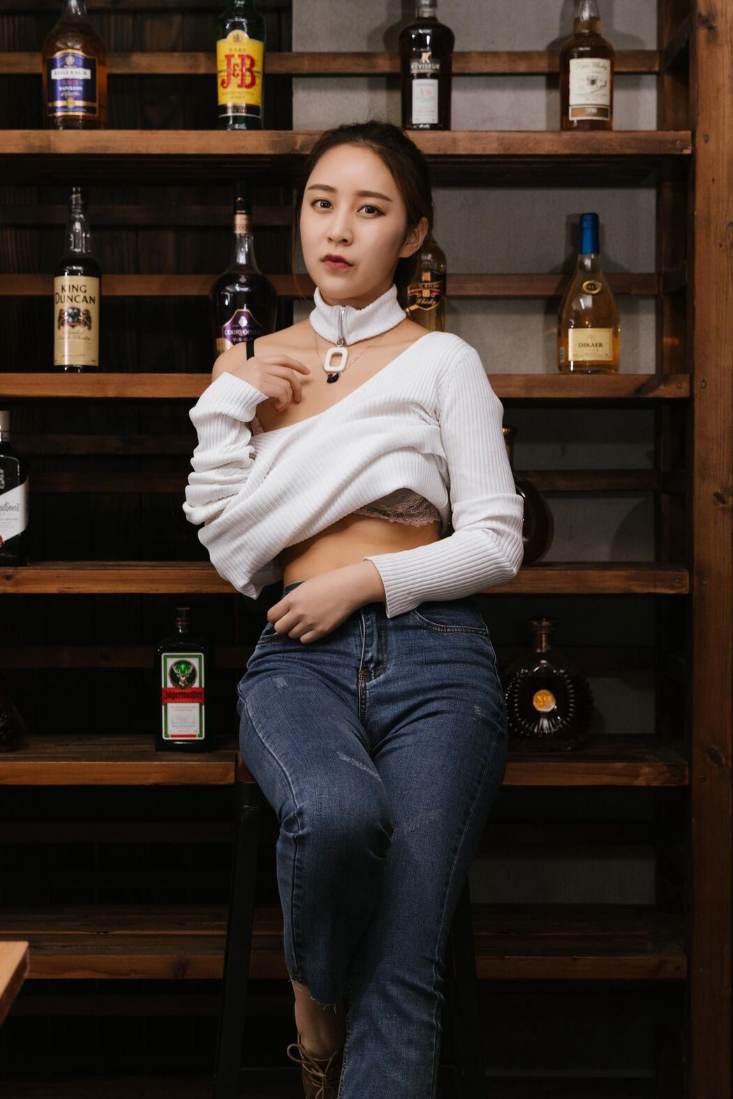 XR Uncensored Qiao Yi Lin 乔依琳 – R18 秀人网模特 酒窖中的爱抚 (67P)