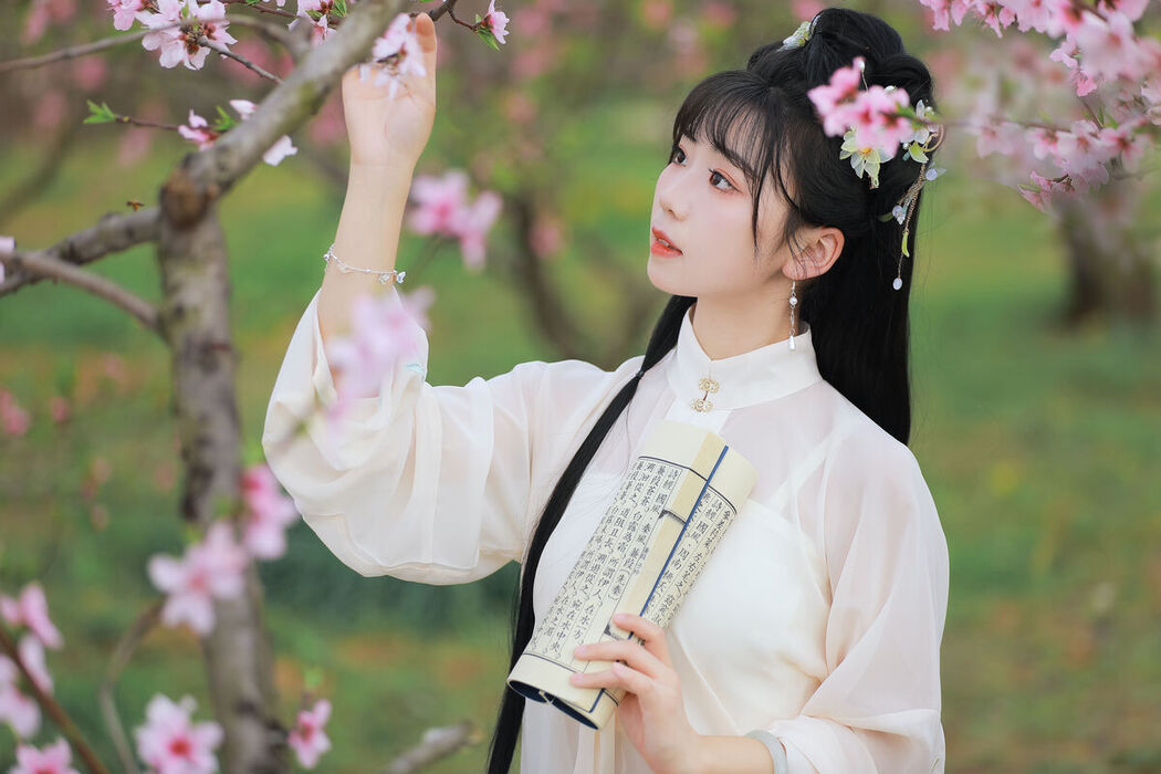 YiTuYu艺图语 Vol.8461 周周Ay (23P)