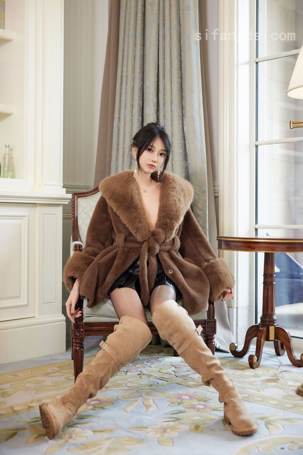 XR Uncensored Yue Er Yue Er 玥儿玥er &#8211; R18 秀人网模特 魅力皮草 Part01 (47P &#8211; 5V)