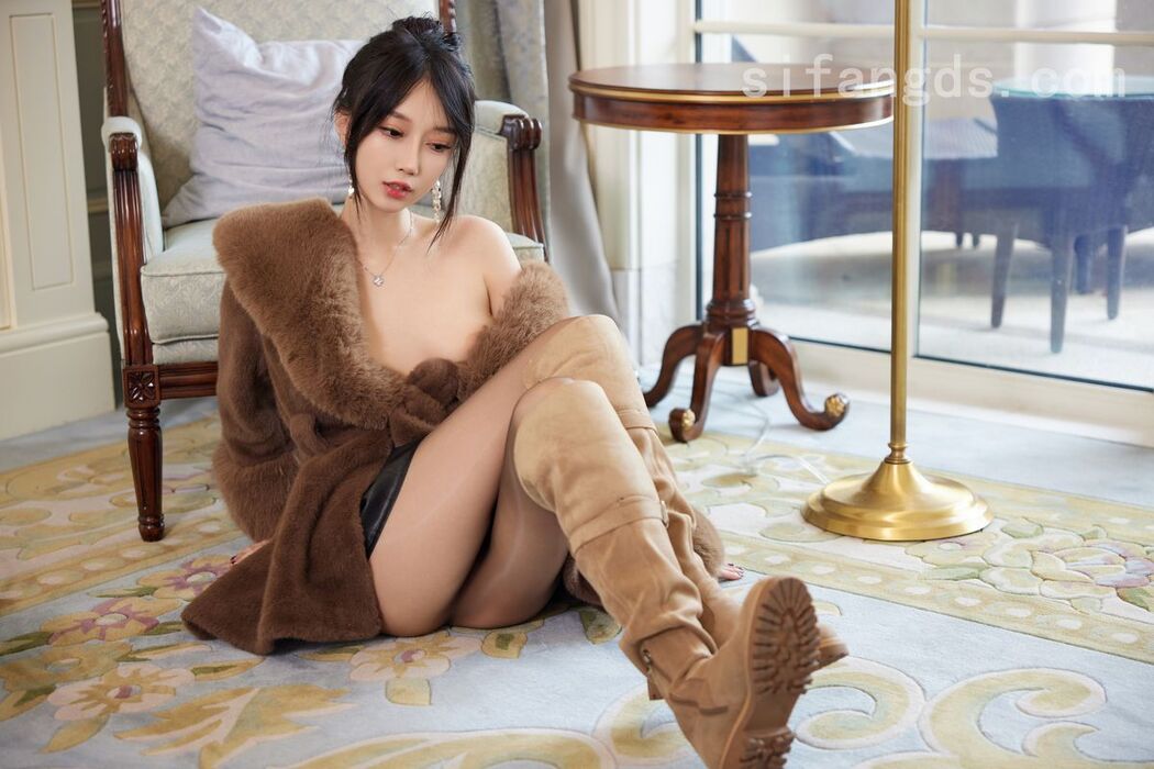 XR Uncensored Yue Er Yue Er 玥儿玥er &#8211; R18 秀人网模特 魅力皮草 Part01 (47P &#8211; 5V)