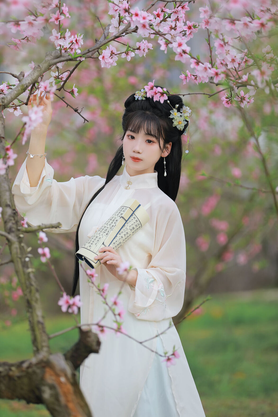 YiTuYu艺图语 Vol.8461 周周Ay (23P)