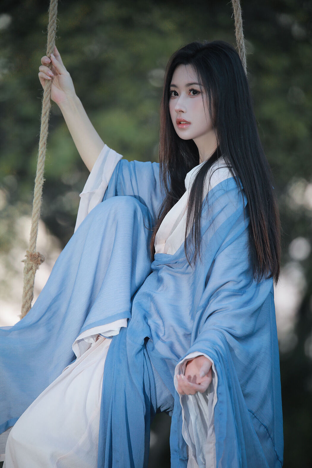 YiTuYu艺图语 Vol.8432 keikei白茶清欢 (23P)