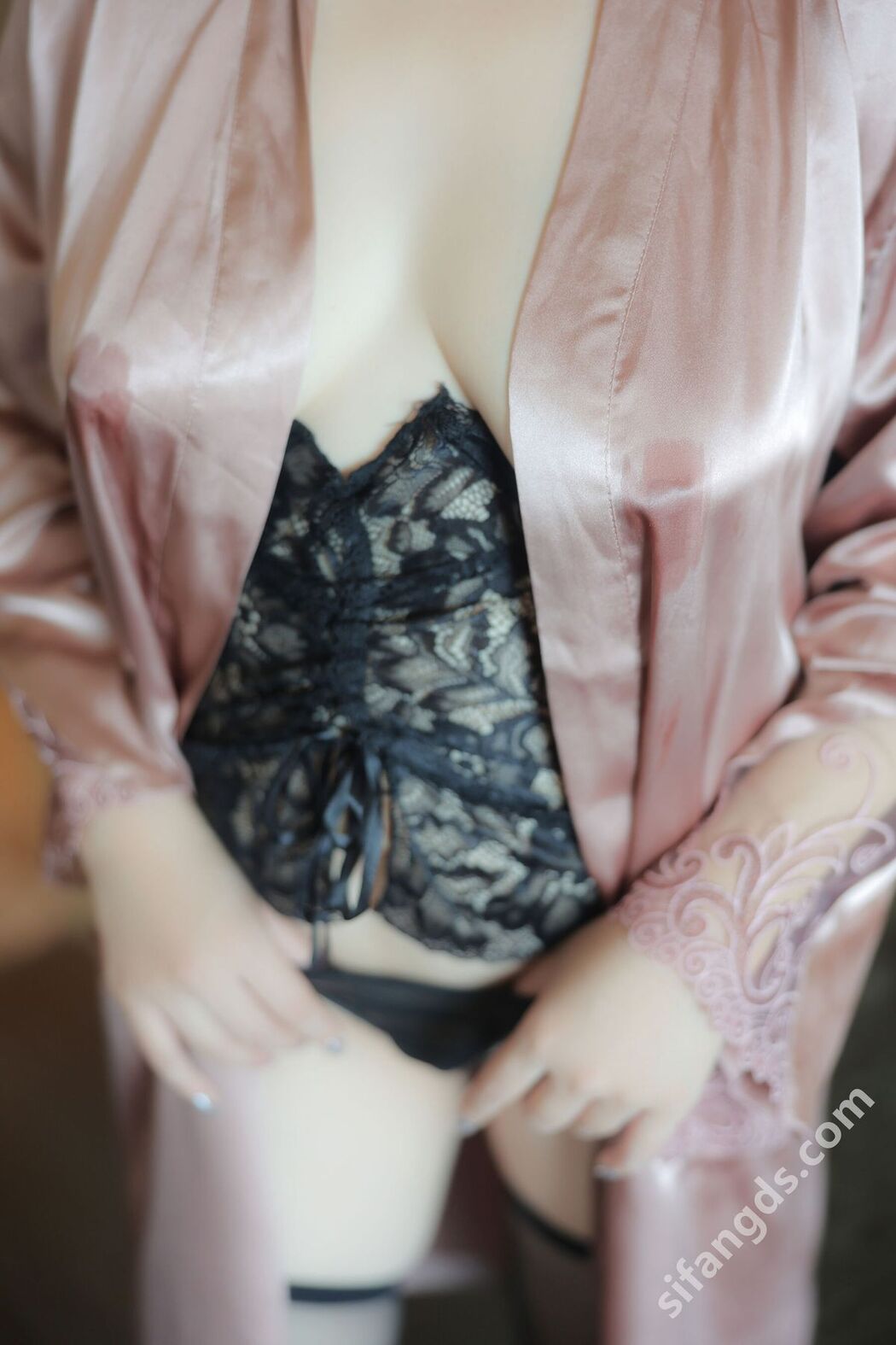 XR Uncensored Bai Jie Bessie 白洁Bessie &#8211; R18 秀人网模特 风韵小少妇 (70P &#8211; 2V)