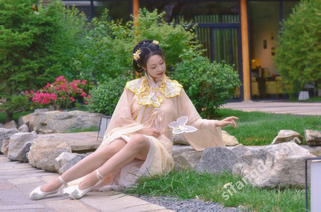 XR Uncensored Qing Miao 清妙 &#8211; R18 秀人网模特 25年新作品 浴室 And 户外 Part02 (53P)