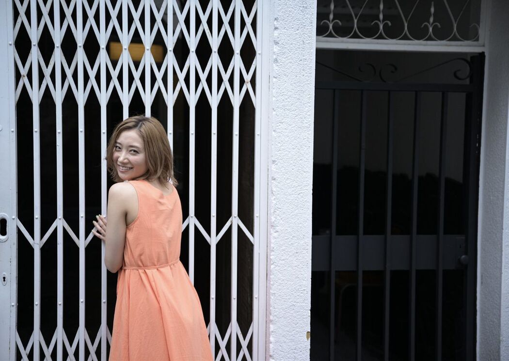 JP Kami Anna 加美杏奈 – 隣の部屋の美脚お姉さん (66P)