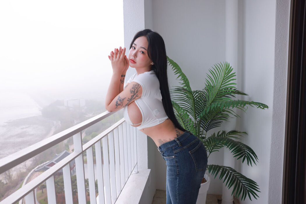 Jeon Bo-Yeon 전보연 – Moo Hot Debut