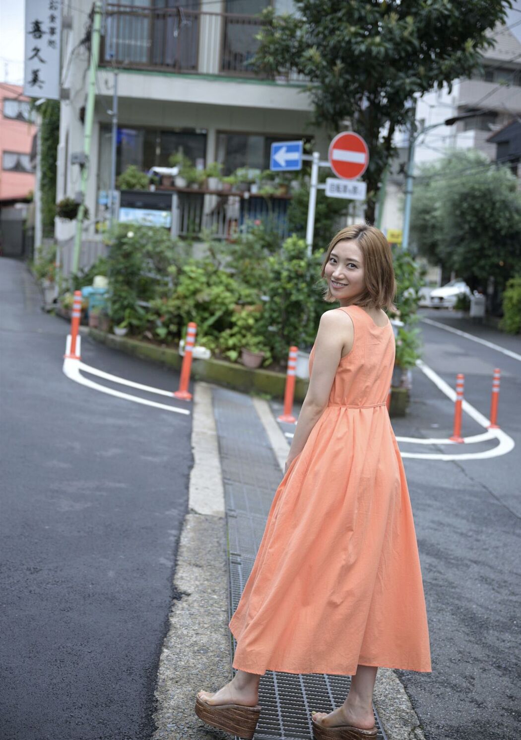 JP Kami Anna 加美杏奈 – 隣の部屋の美脚お姉さん (66P)