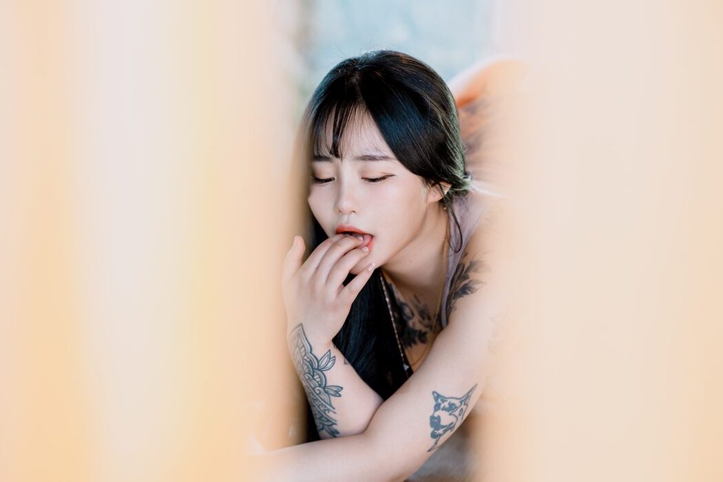 Jeon Bo-Yeon 전보연 – T Pants