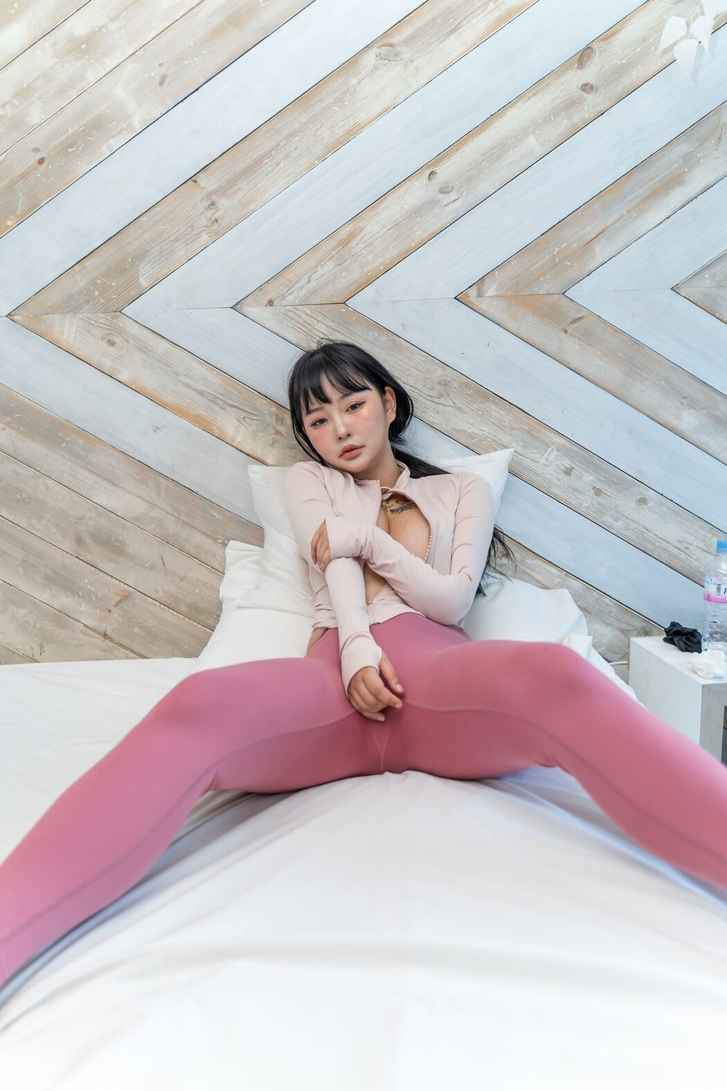 Jeon Bo-Yeon 전보연 &ndash; Nude Leggings