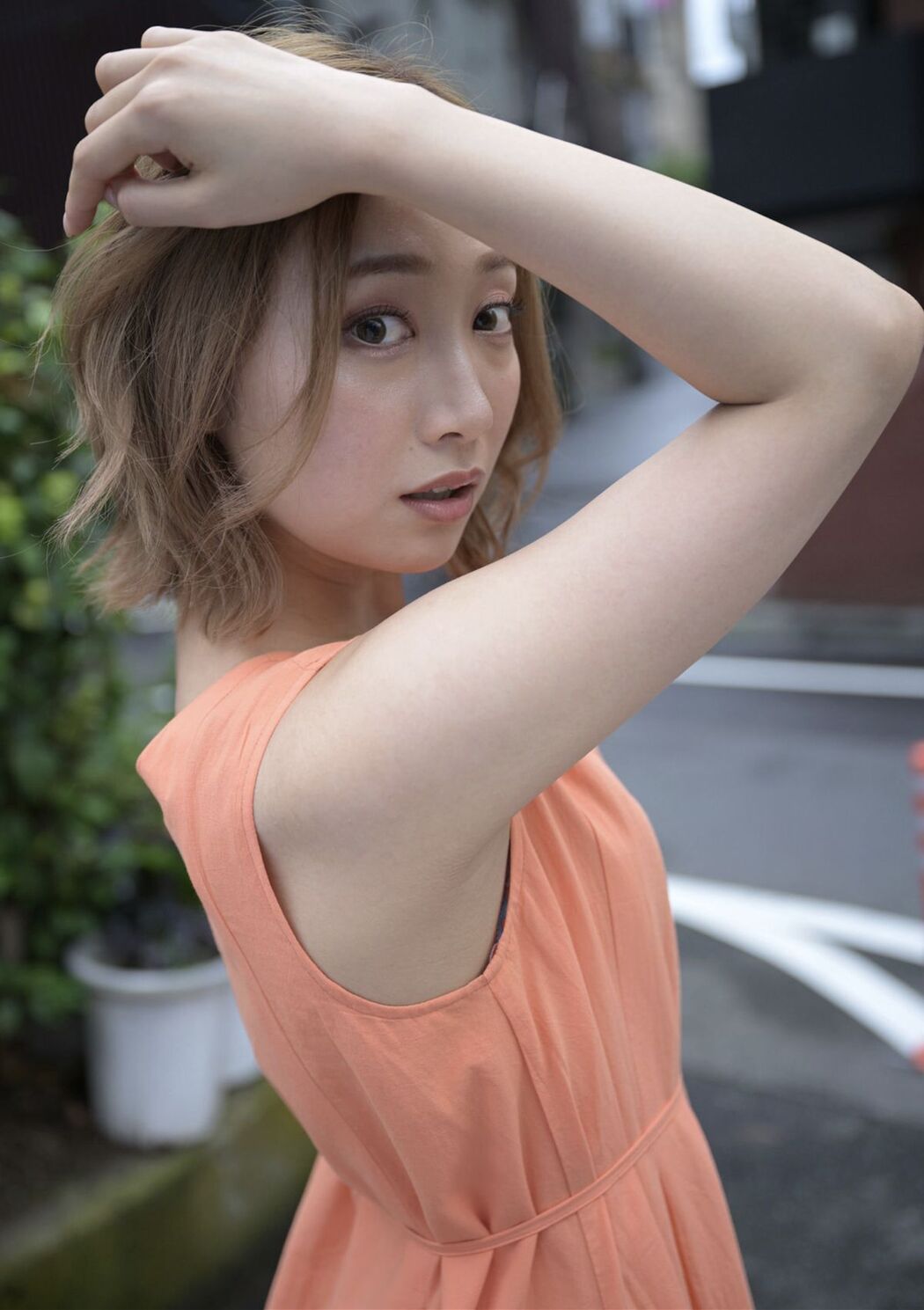 JP Kami Anna 加美杏奈 – 隣の部屋の美脚お姉さん (66P)