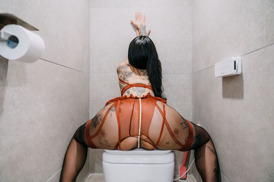 Jeon Bo-Yeon 전보연 – Toilet Girl Part1