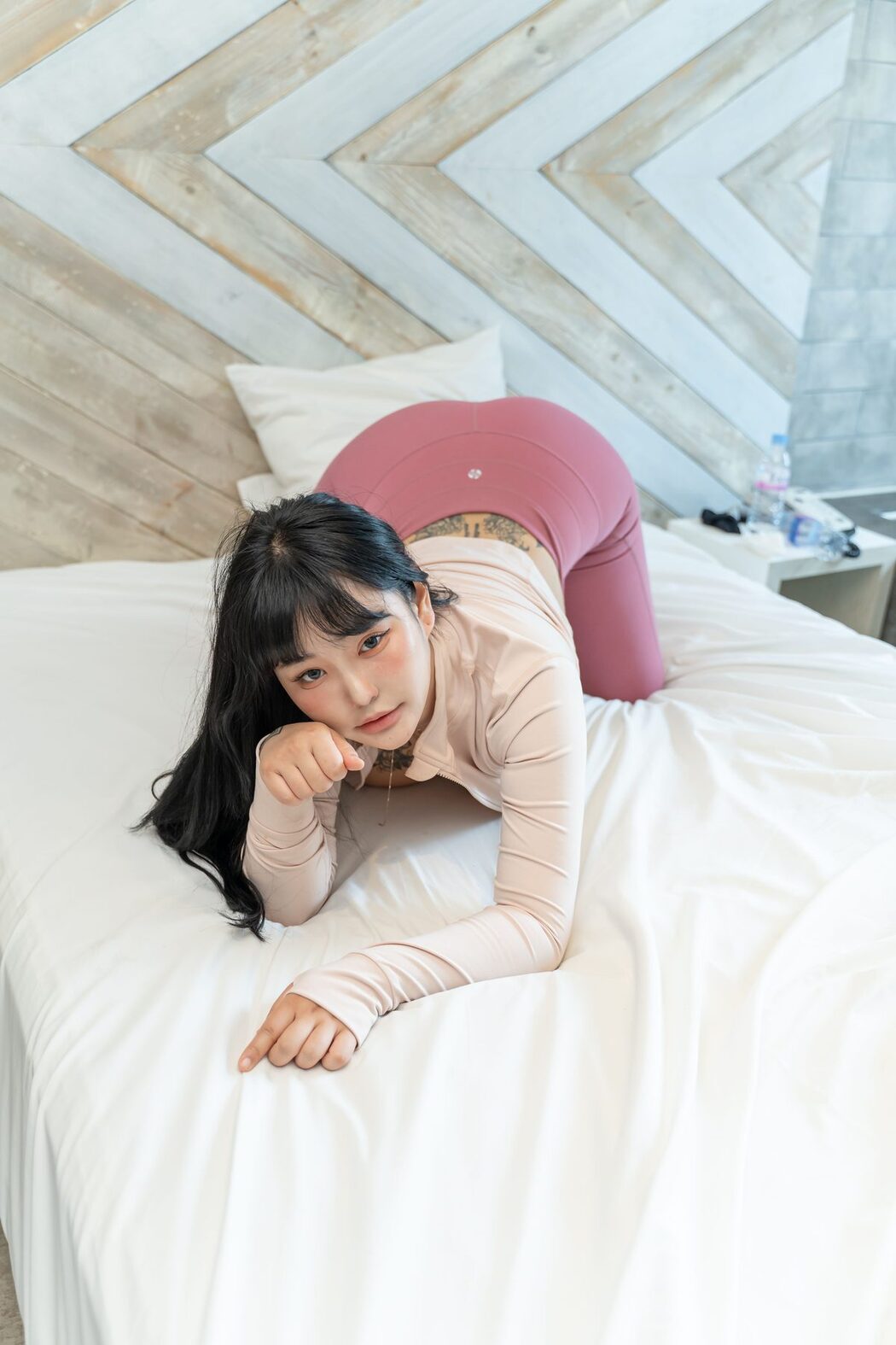 Jeon Bo-Yeon 전보연 &ndash; Nude Leggings