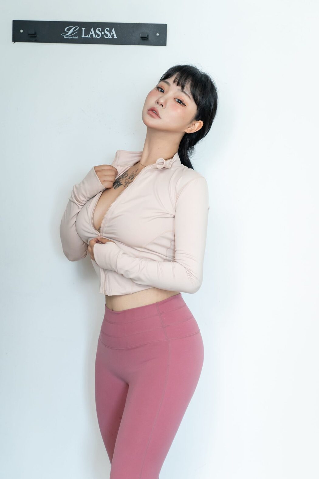Jeon Bo-Yeon 전보연 – Nude Leggings