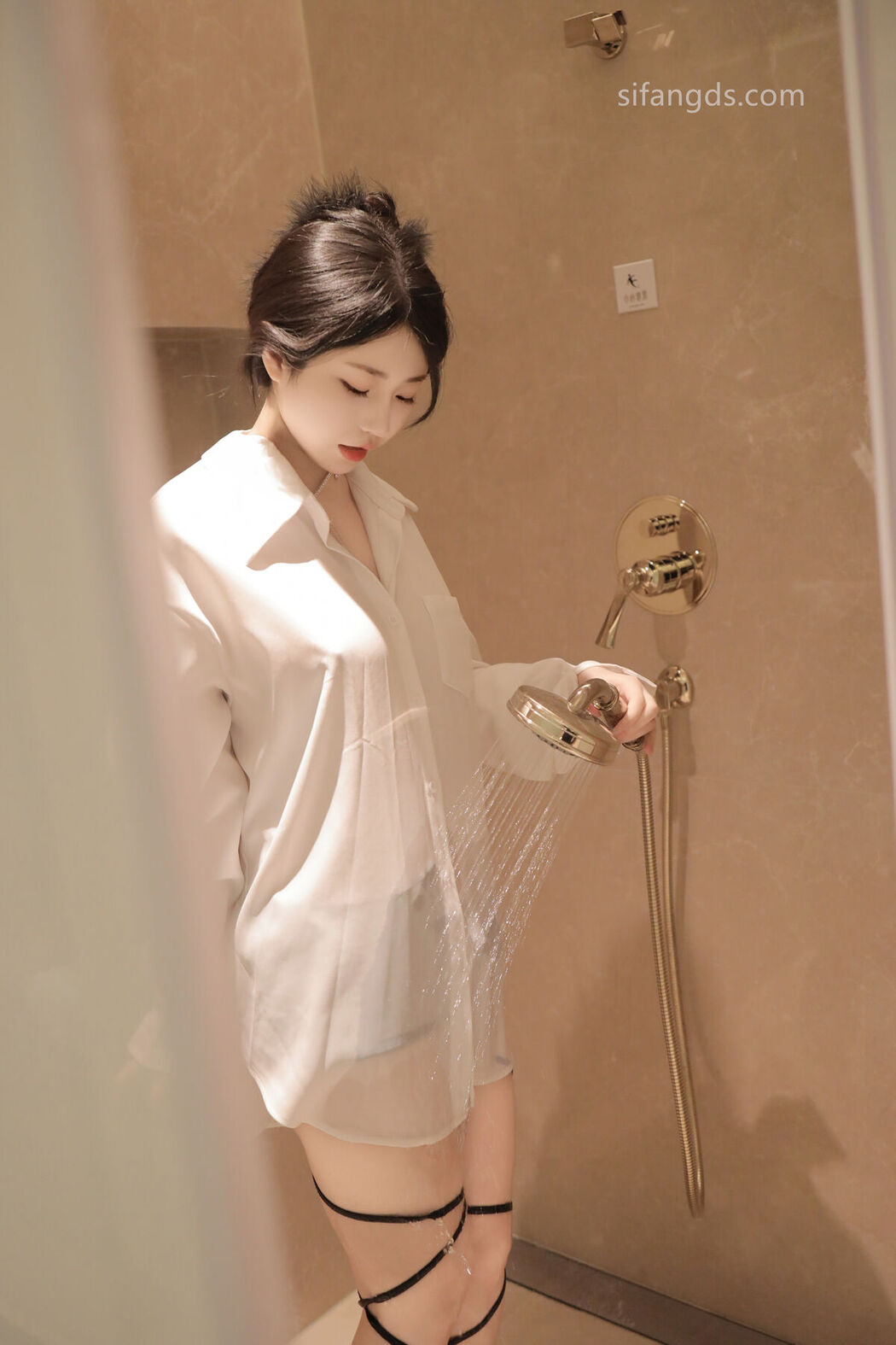 XR Uncensored Chen Xiao Hua 陈小花 &#8211; R18 秀人网模特 浴室中的激情 Part01 (47P &#8211; 8V)