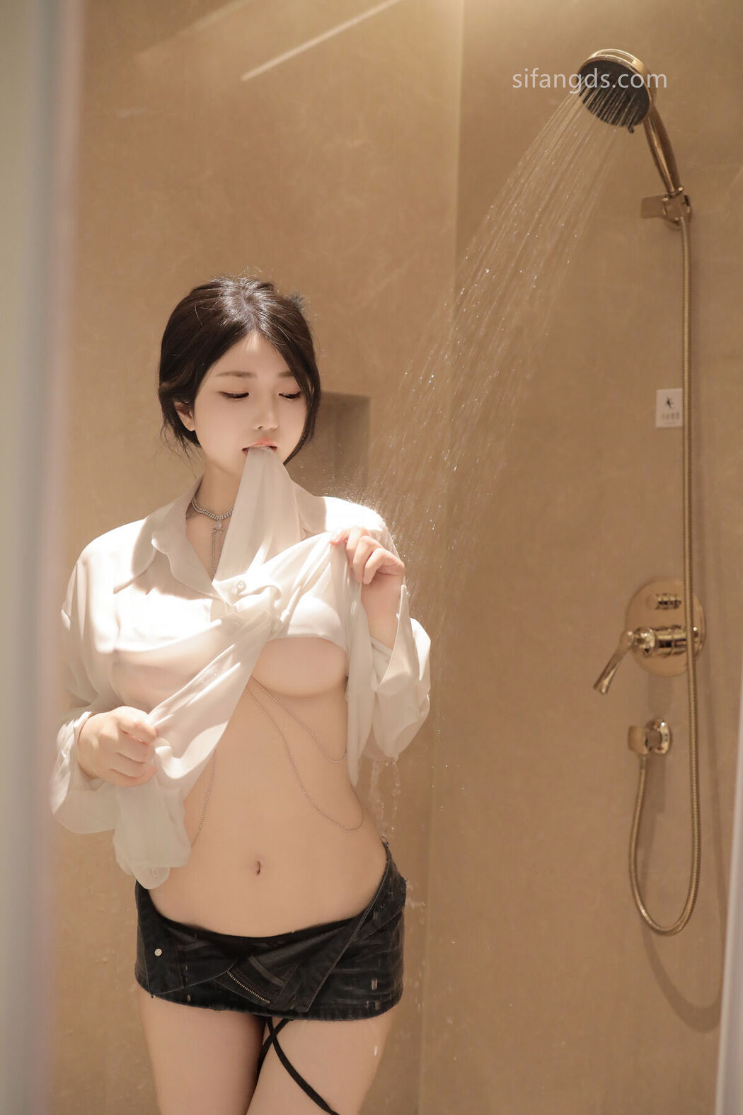 XR Uncensored Chen Xiao Hua 陈小花 &#8211; R18 秀人网模特 浴室中的激情 Part01 (47P &#8211; 8V)