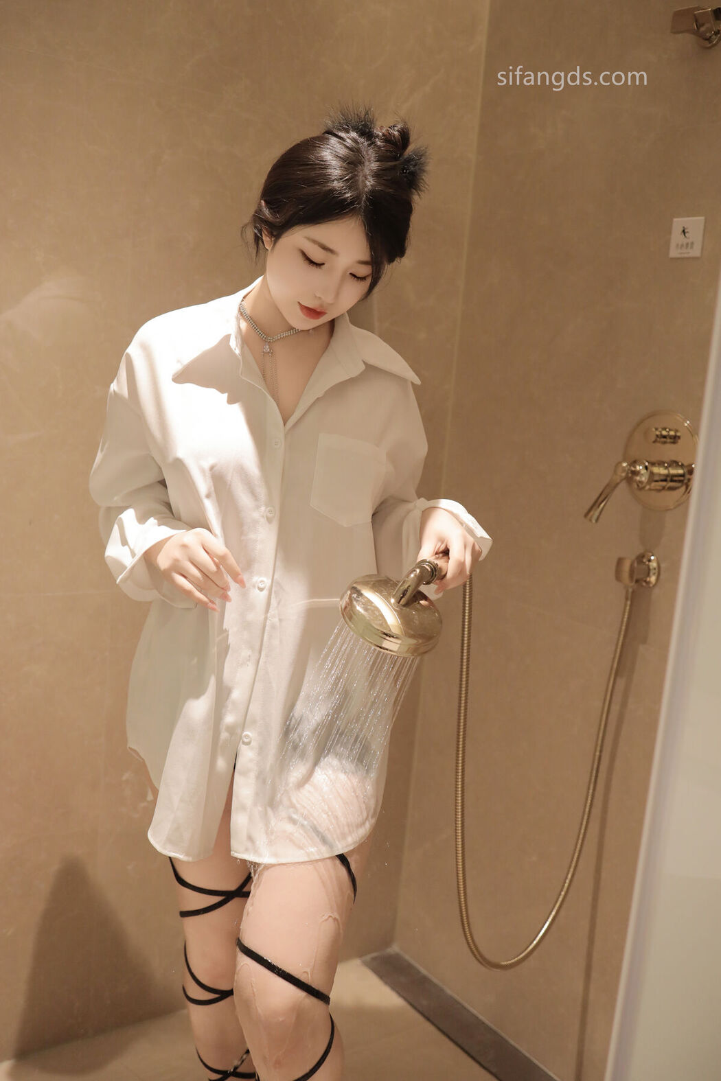 XR Uncensored Chen Xiao Hua 陈小花 &#8211; R18 秀人网模特 浴室中的激情 Part01 (47P &#8211; 8V)