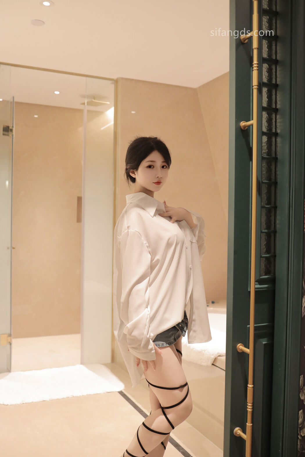 XR Uncensored Chen Xiao Hua 陈小花 &#8211; R18 秀人网模特 浴室中的激情 Part01 (47P &#8211; 8V)