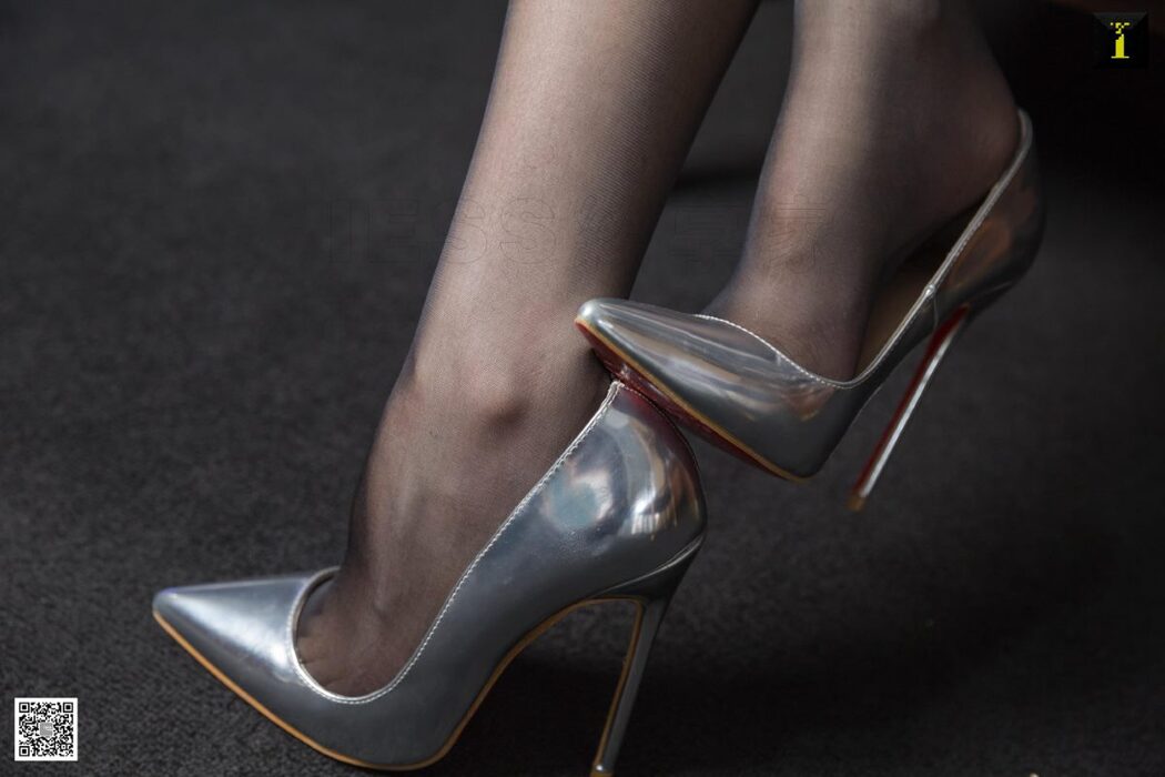 IESS异思趣向 No.596 Zi Qi