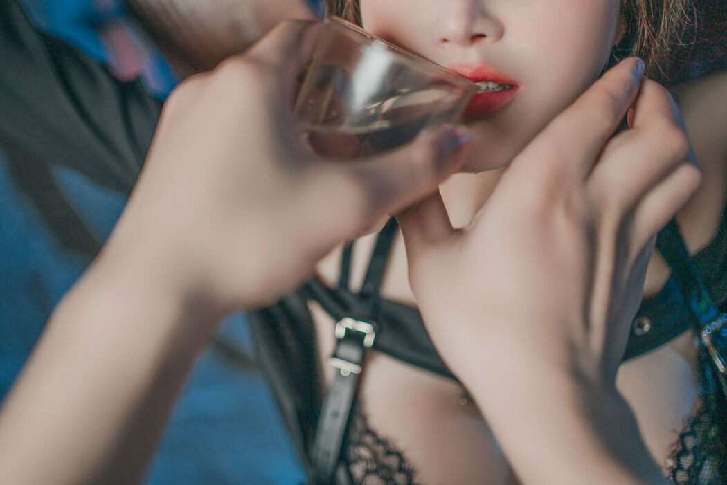 Coser@鹿八岁 &#8211; 特工的堕落 后篇 Part02 (56P)