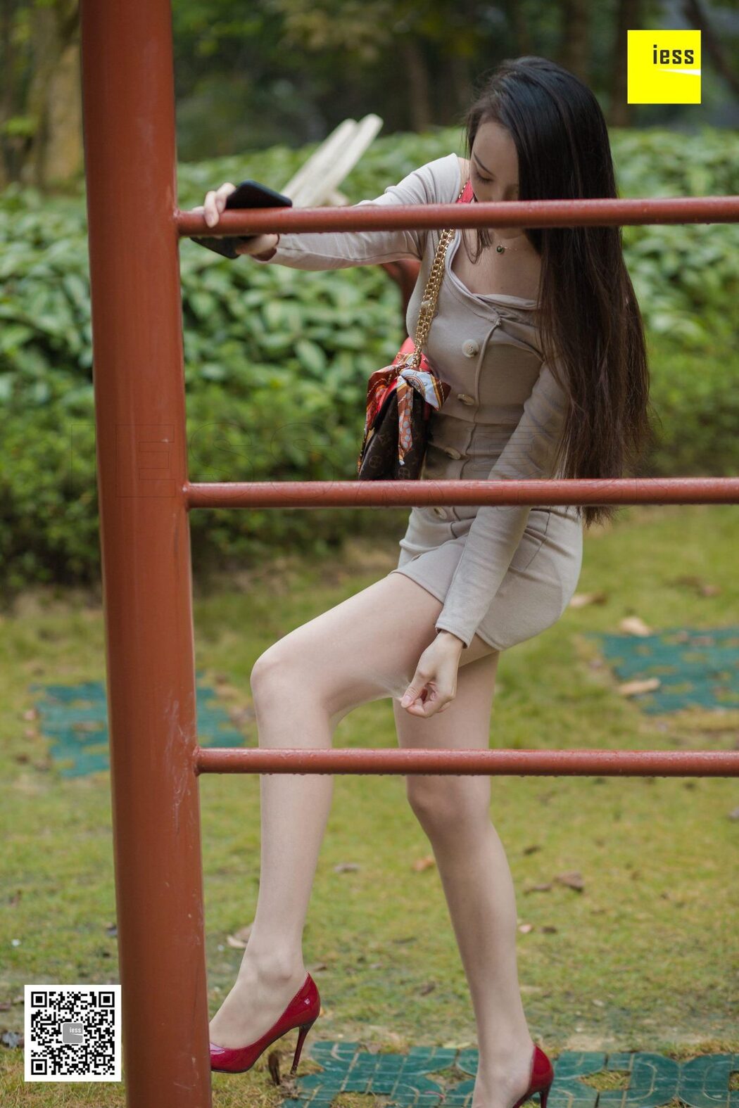 IESS异思趣向 SXJ.410 Yun Zhi