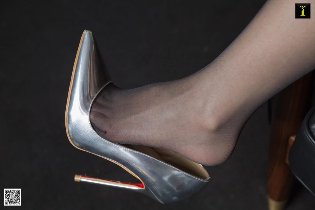 IESS异思趣向 No.596 Zi Qi