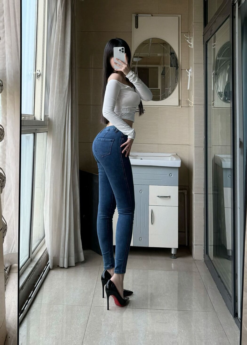 Coser@不可爱羚 – 牛仔裤 (29P – 7V)