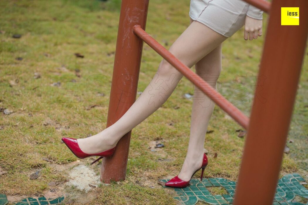 IESS异思趣向 SXJ.410 Yun Zhi