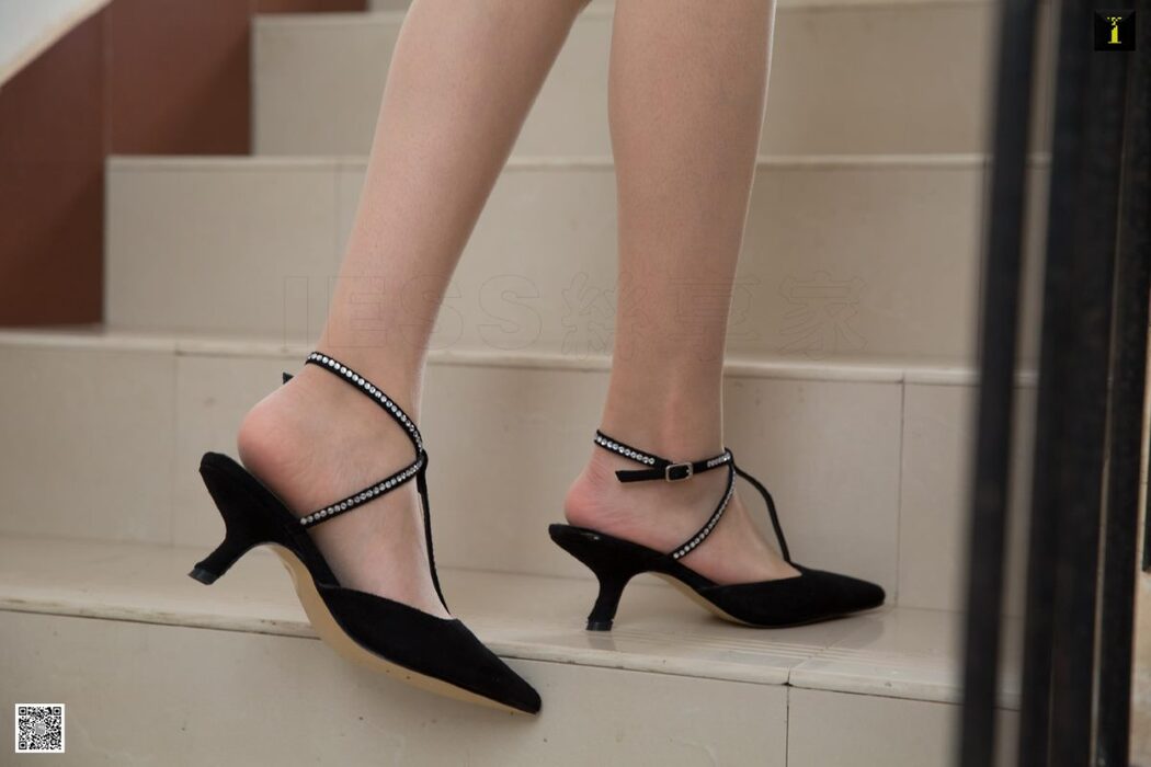 IESS异思趣向 No.687 Zi Wei