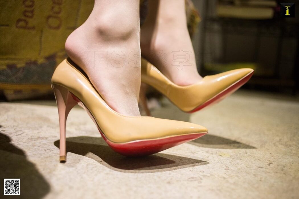 IESS异思趣向 SXJ.572 Xi Xi