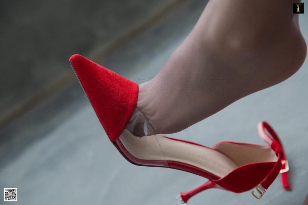 IESS异思趣向 No.680 Zi Wei