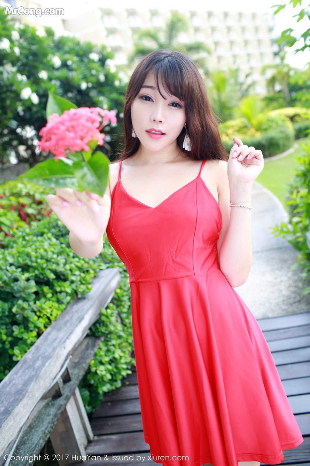 HuaYan Vol.044: Booty (芝芝) (62 images)
