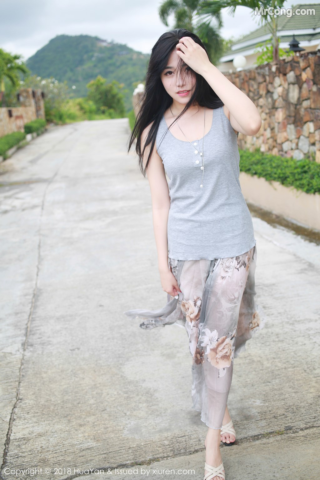 HuaYan Vol.054: Sabrina (许诺) (31 images)