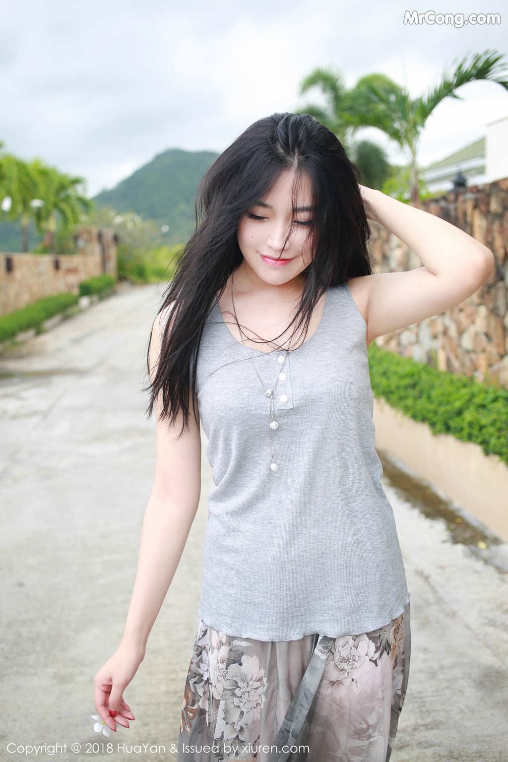 HuaYan Vol.054: Sabrina (许诺) (31 images)
