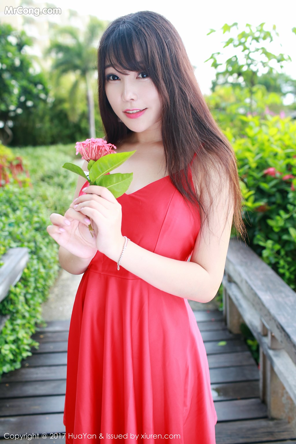 HuaYan Vol.044: Booty (芝芝) (62 images)
