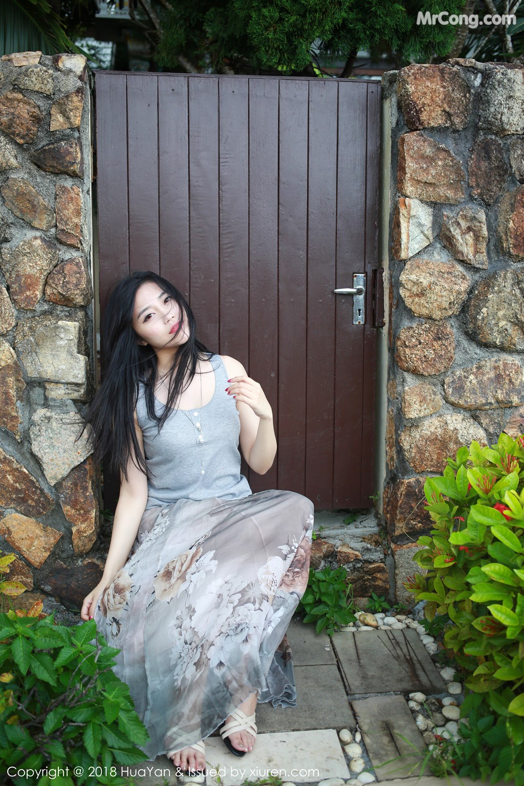 HuaYan Vol.054: Sabrina (许诺) (31 images)