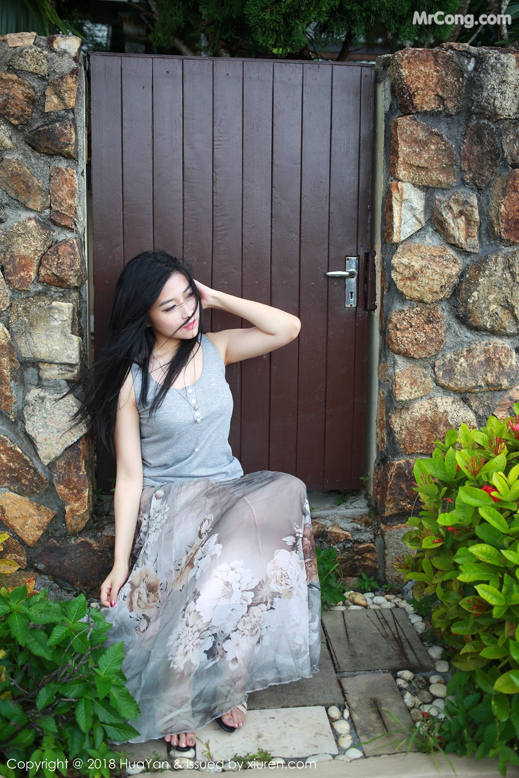 HuaYan Vol.054: Sabrina (许诺) (31 images)