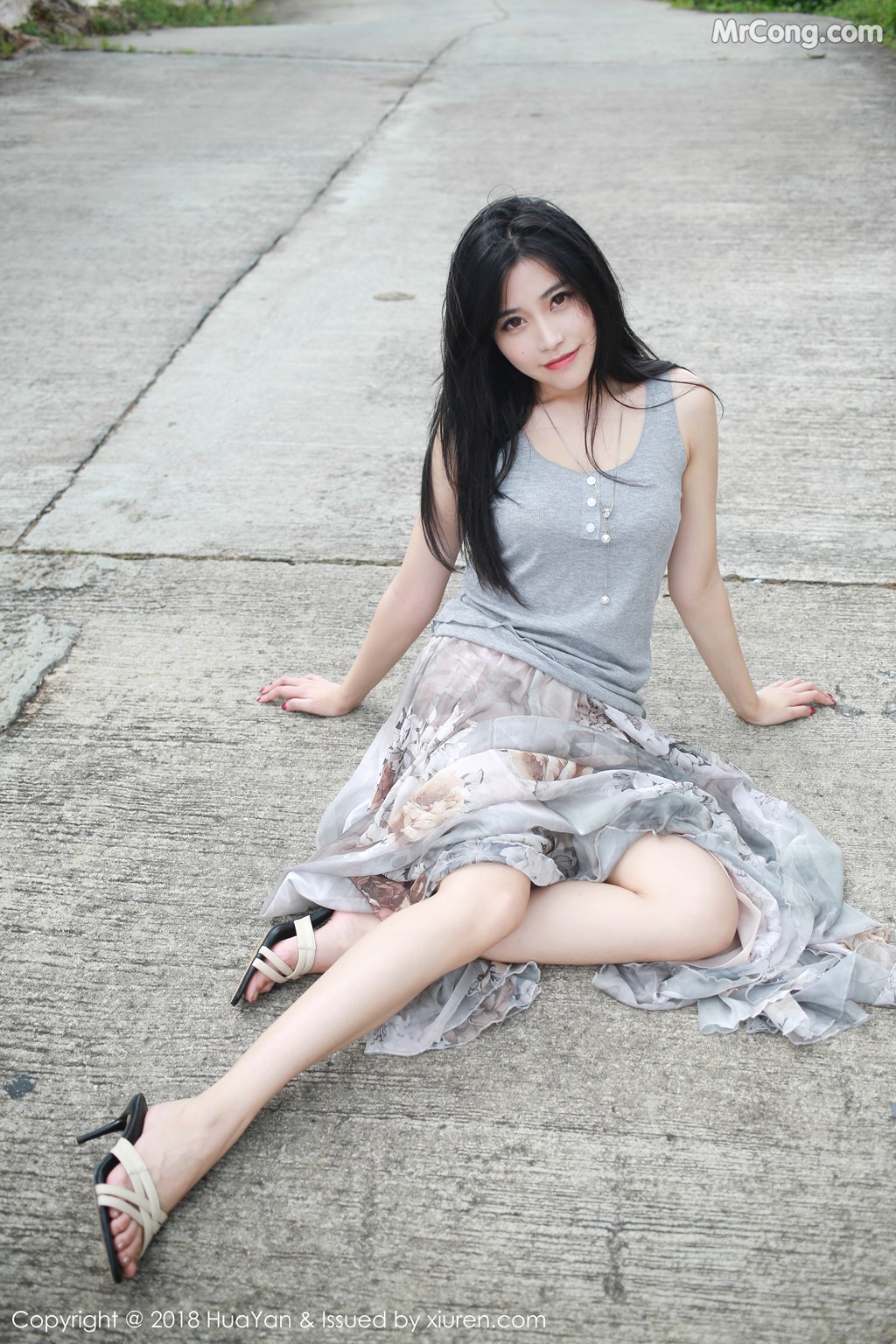 HuaYan Vol.054: Sabrina (许诺) (31 images)