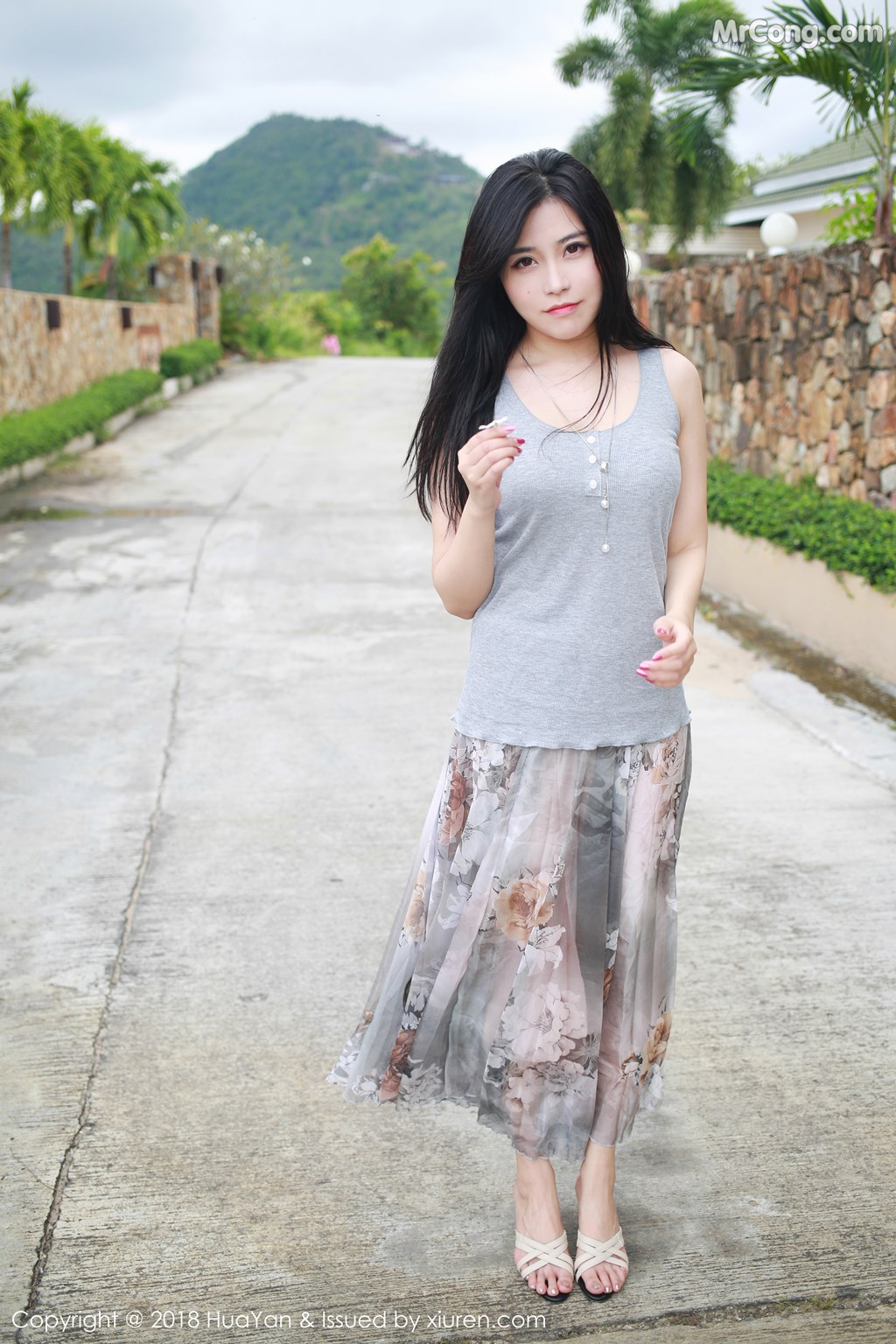 HuaYan Vol.054: Sabrina (许诺) (31 images)