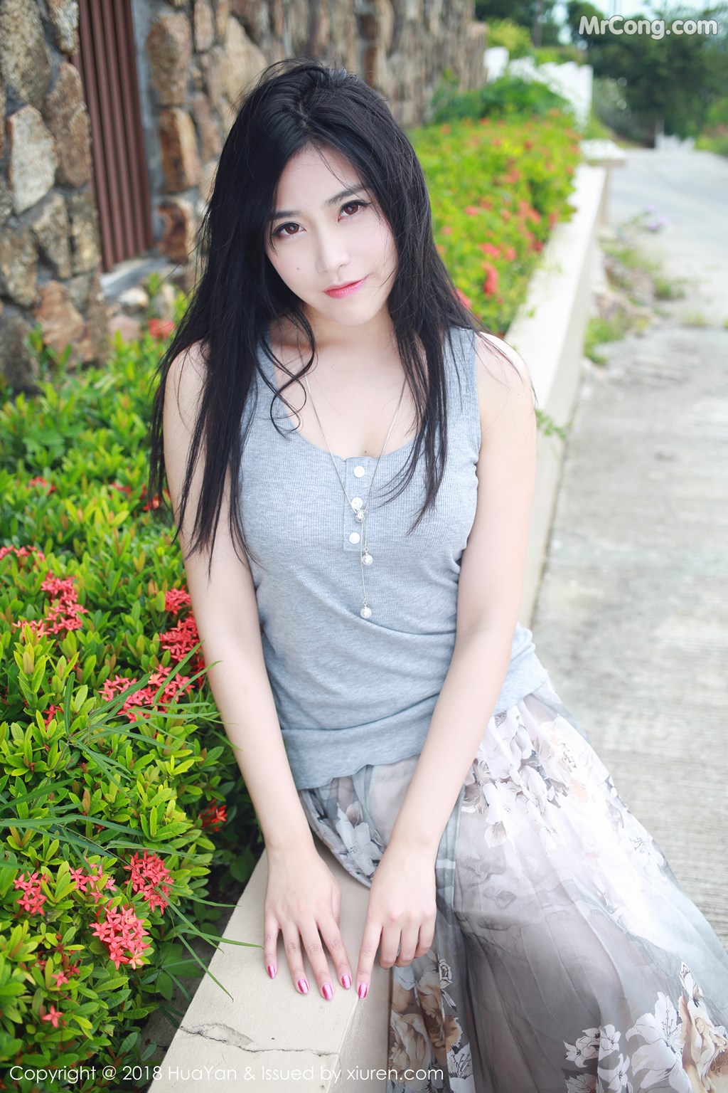 HuaYan Vol.054: Sabrina (许诺) (31 images)