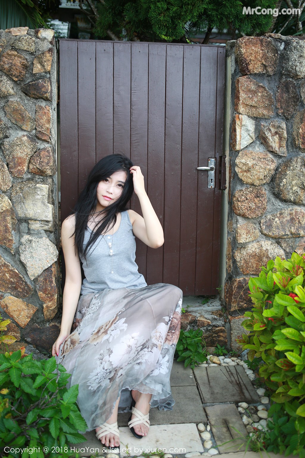 HuaYan Vol.054: Sabrina (许诺) (31 images)