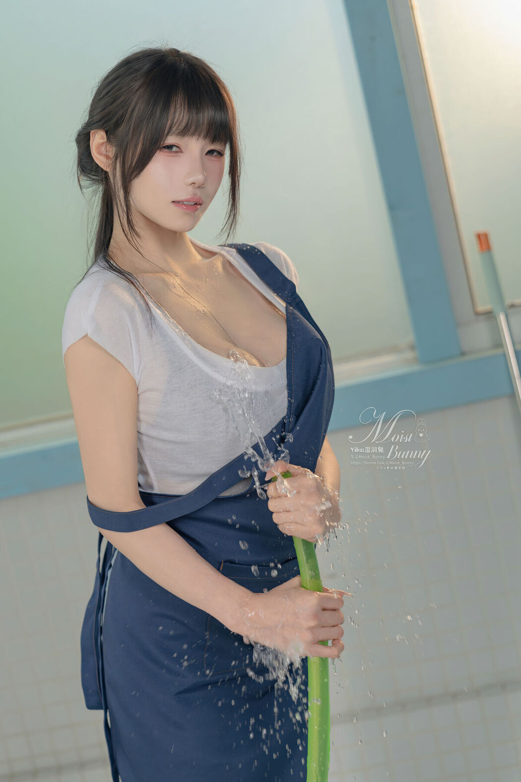 Coser@黏黏团子兔 &#8211; 09月作品『钱汤の女将』每夜 Part01 (55P &#8211; 2V)