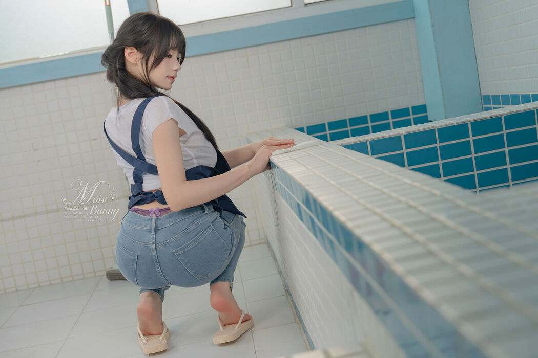 Coser@黏黏团子兔 &#8211; 09月作品『钱汤の女将』每夜 Part01 (55P &#8211; 2V)