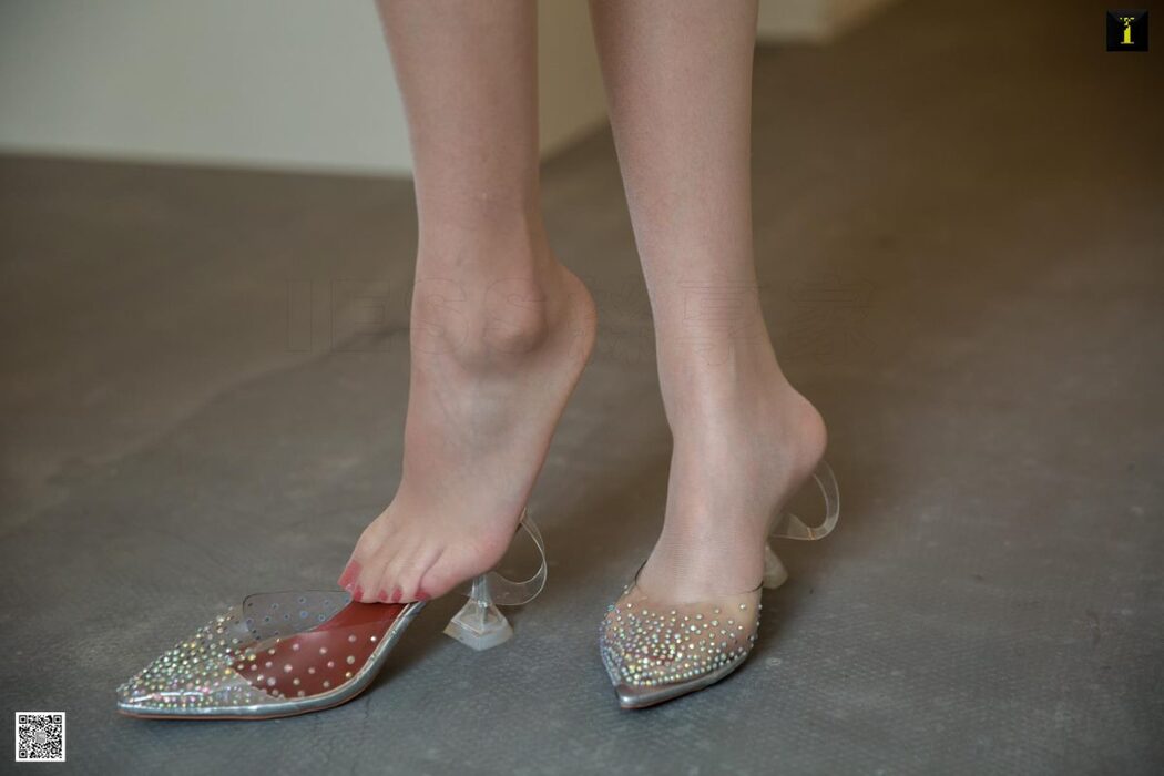 IESS异思趣向 No.715 Zi Wei