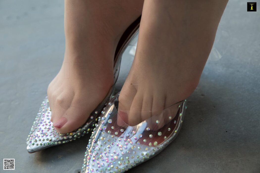 IESS异思趣向 No.715 Zi Wei