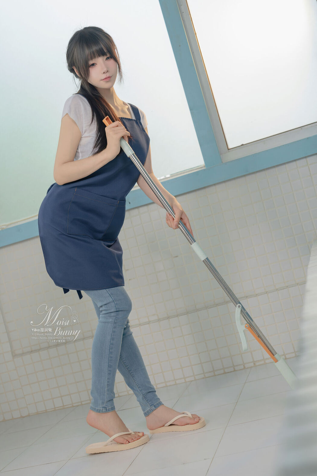 Coser@黏黏团子兔 &#8211; 09月作品『钱汤の女将』每夜 Part01 (55P &#8211; 2V)