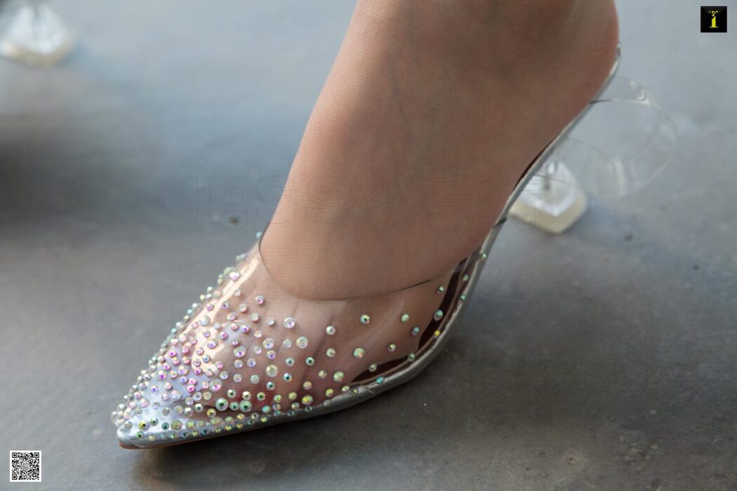 IESS异思趣向 No.715 Zi Wei