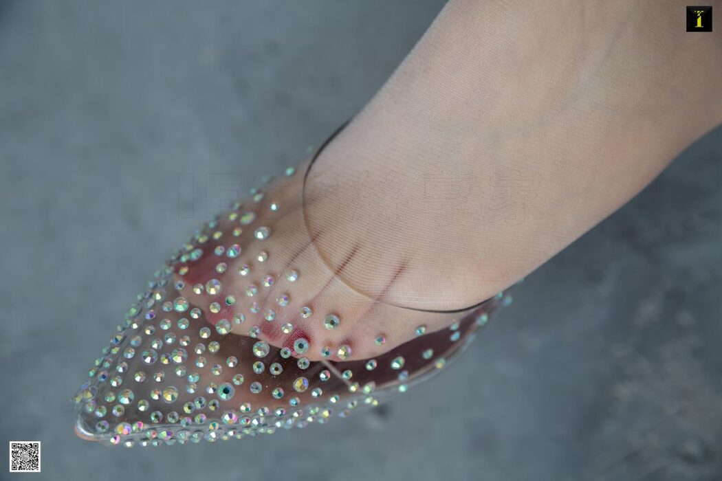 IESS异思趣向 No.715 Zi Wei