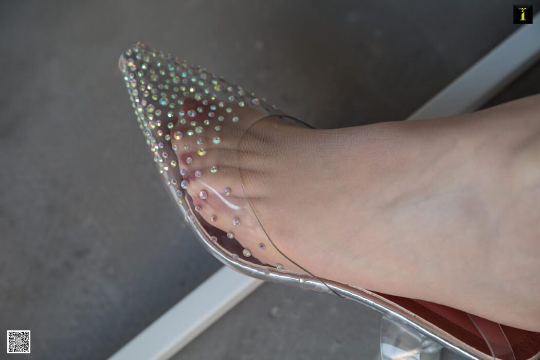 IESS异思趣向 No.715 Zi Wei